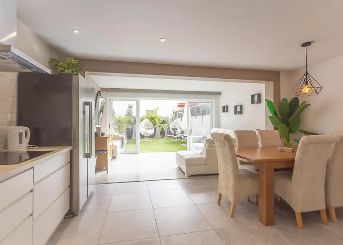 Modern 3 Bedroom Duplex Adeje Center Wifi Адехе