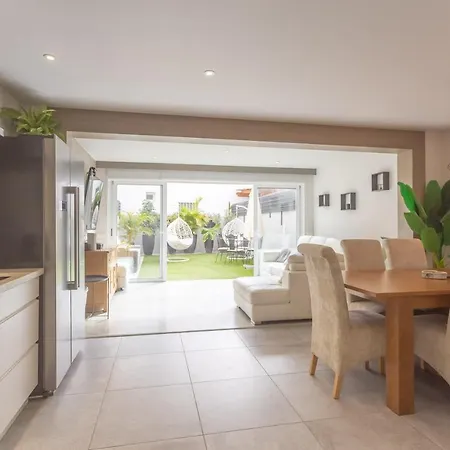 Modern 3 Bedroom Duplex Adeje Center Wifi אדחה
