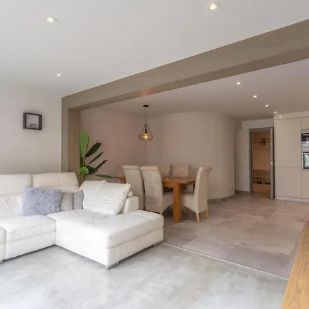 Modern 3 Bedroom Duplex Adeje Center Wifi بيت للعطل