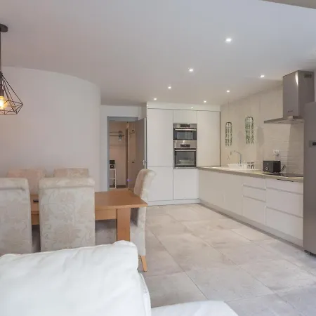 Modern 3 Bedroom Duplex Adeje Center Wifi بيت للعطل *