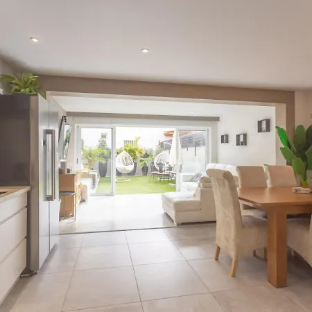 בית נופש Modern 3 Bedroom Duplex Adeje Center Wifi אדחה